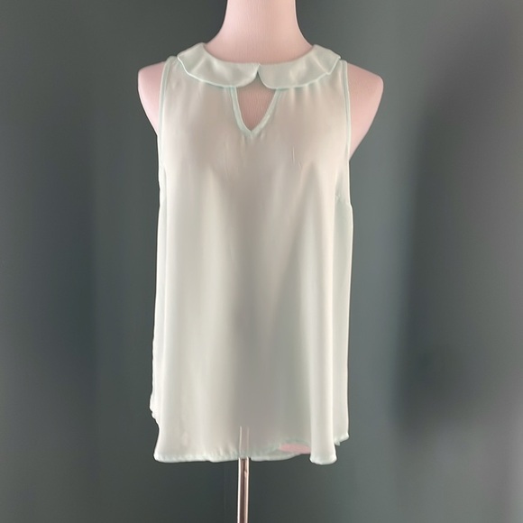 Lauren Conrad Camisole top with key hole and collar - Picture 1 of 6